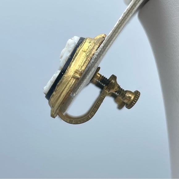 Elegant Vintage Cameo Earrings – Gold Tone Screw-Back Black & White Portrait - Picture 8 of 8